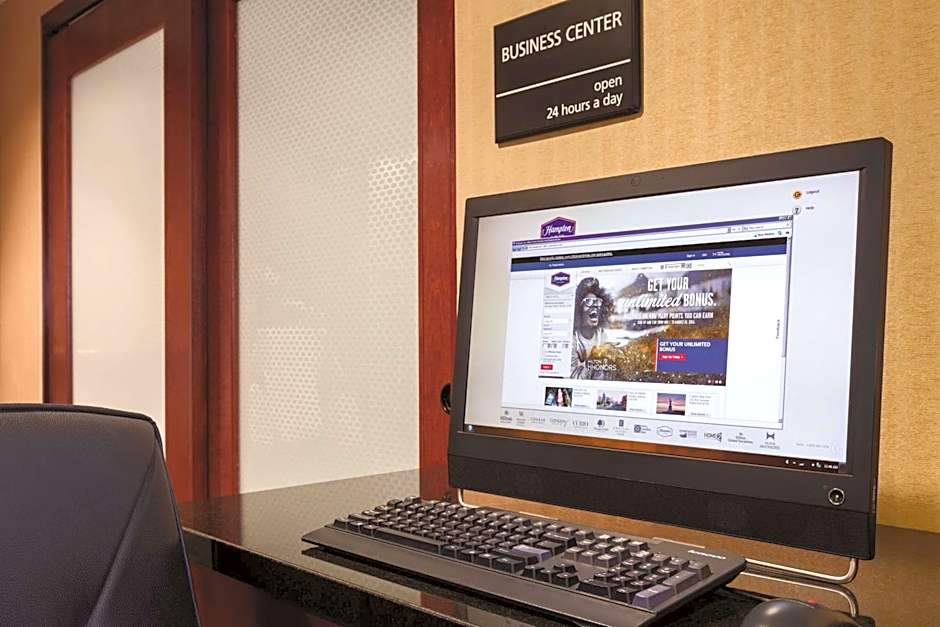 Hampton Inn By Hilton Des Moines Airport