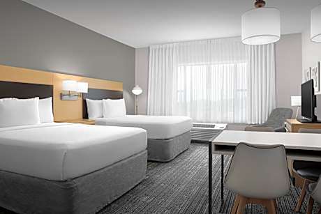 Studio with Two Queen Beds and Roll-In Shower - Mobility Accessible