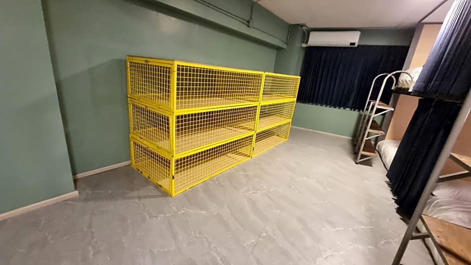 Glur Hostel Pattaya Walking Street