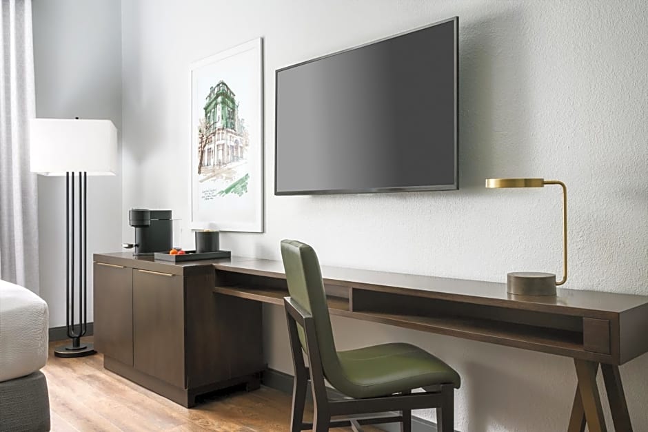 The Bluff Hotel Savannah, Tapestry Collection by Hilton
