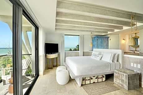 Oceanview Barefoot Suite