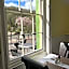 Tontine Hotel & Bar