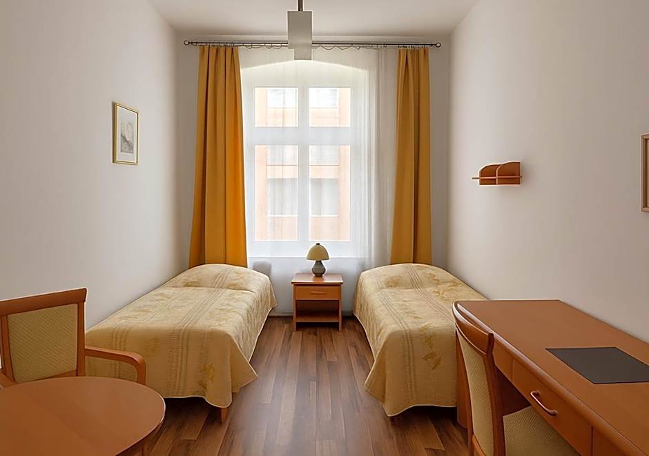 Babel Hostel, Dworzec PKP, Rynek