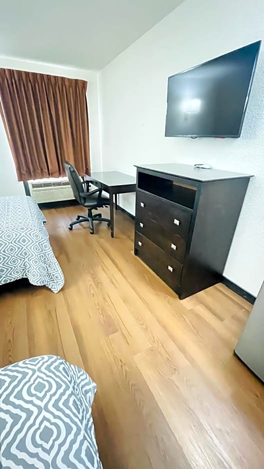 Pinckneyville Inn and Suites