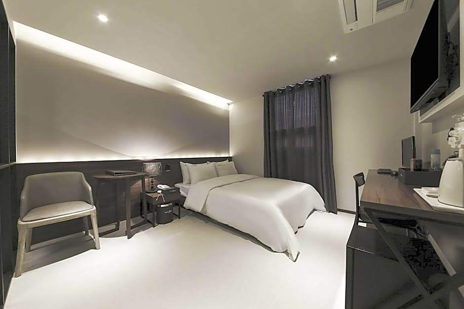 Plum Hotel