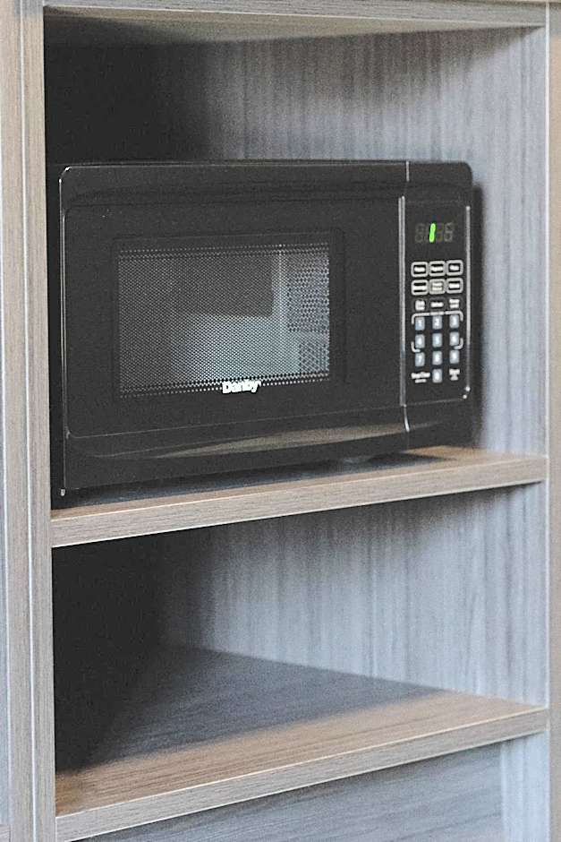 Econo Lodge Inn & Suites