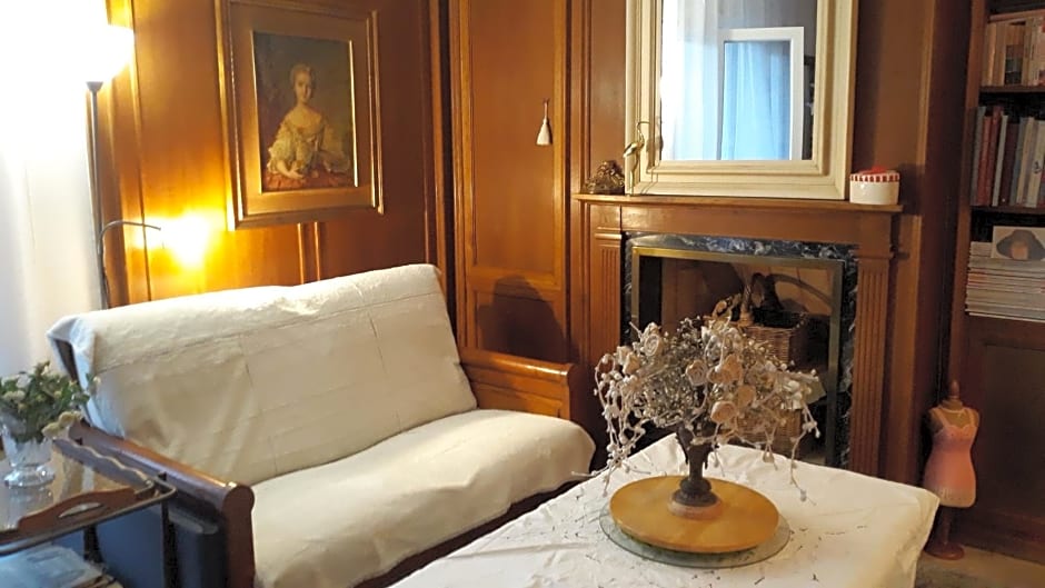 CHAMBRES D'HÔTES CHEZ CATHERINE A REUS chambre de Paris avec salle de bains privée