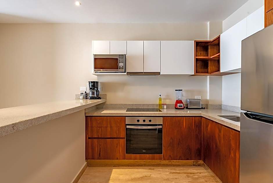 Luxury Apt Gym Jacuzzi WIFI Starlink