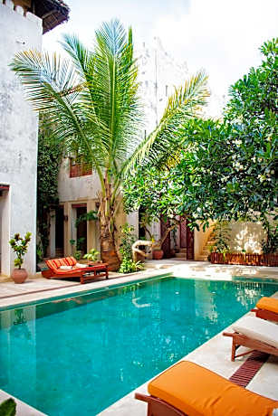 LAMU HOUSE