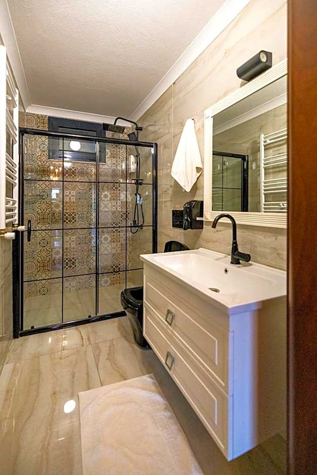 Poison Garden Suite & SPA