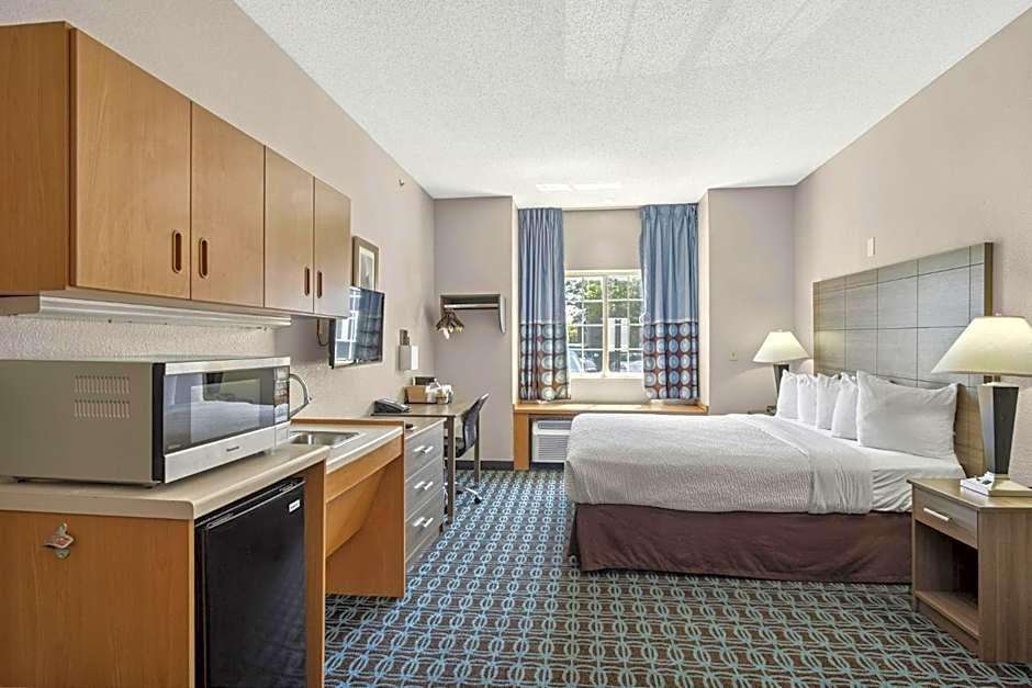 Sonesta Essential Hotels & Suites Kansas City/Blue Springs
