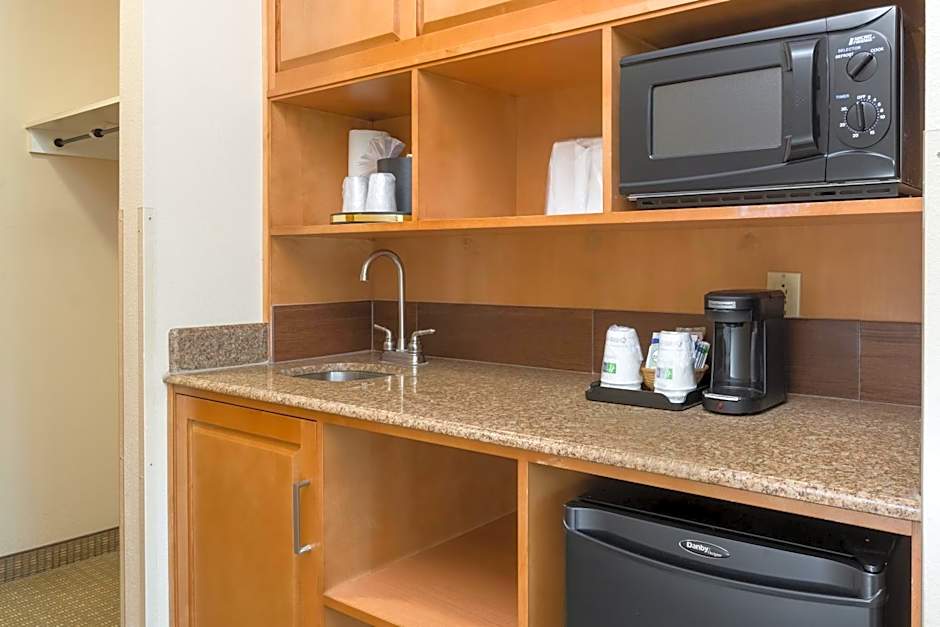 Holiday Inn Express & Suites Santa Clara - Silicon Valley By IHG
