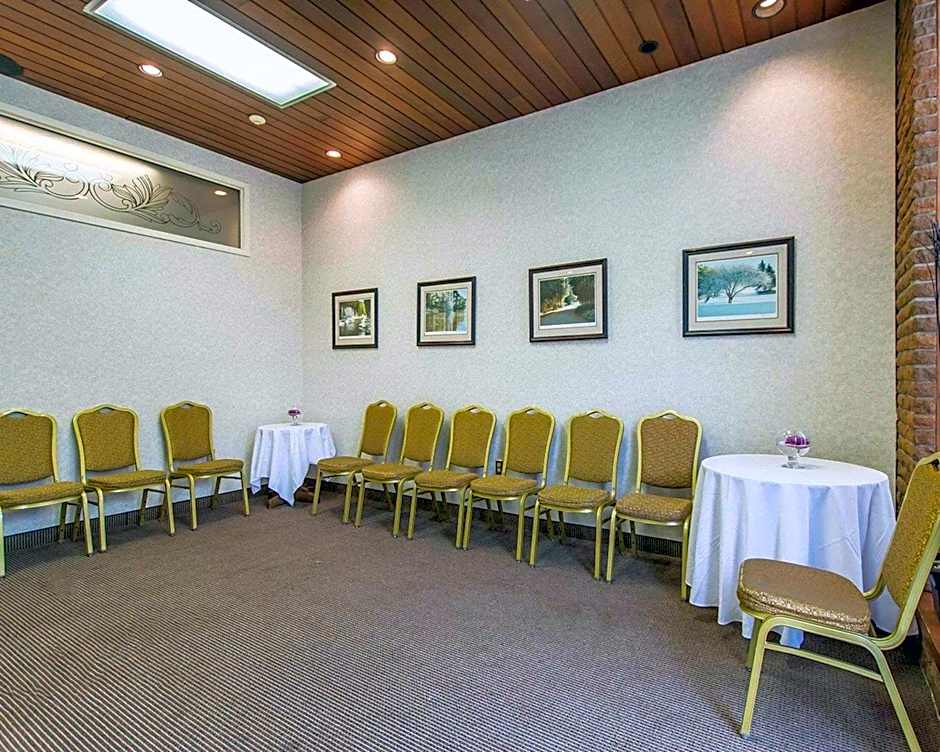 Quality Inn & Suites Downtown