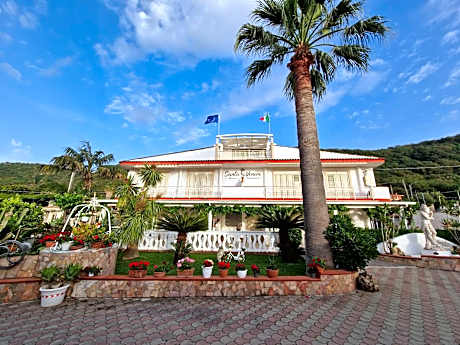 SANTA VENERE Apartments "PARCHEGGIO interno MOTO-AUTO" Ricarica auto Elettriche