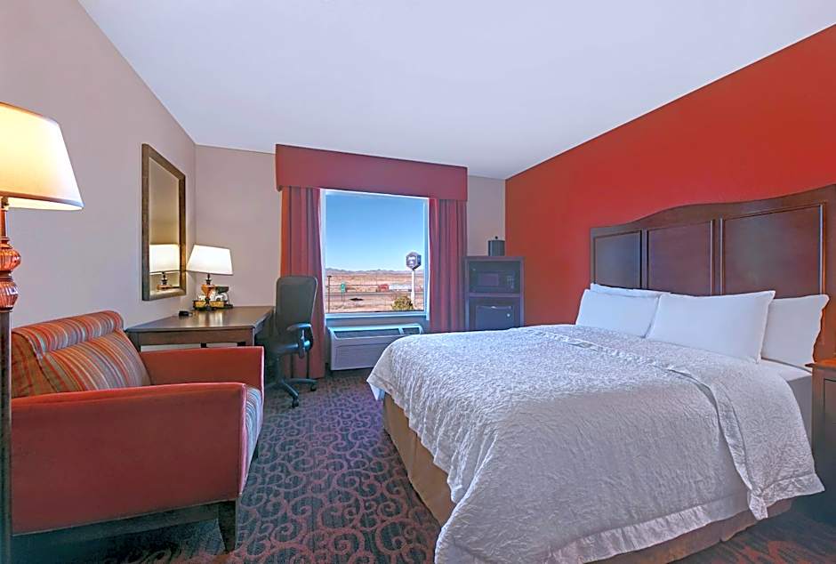 Photo 1 of 5 of 1 King Bed, Hearing/Mobility Accessible, Bathtub