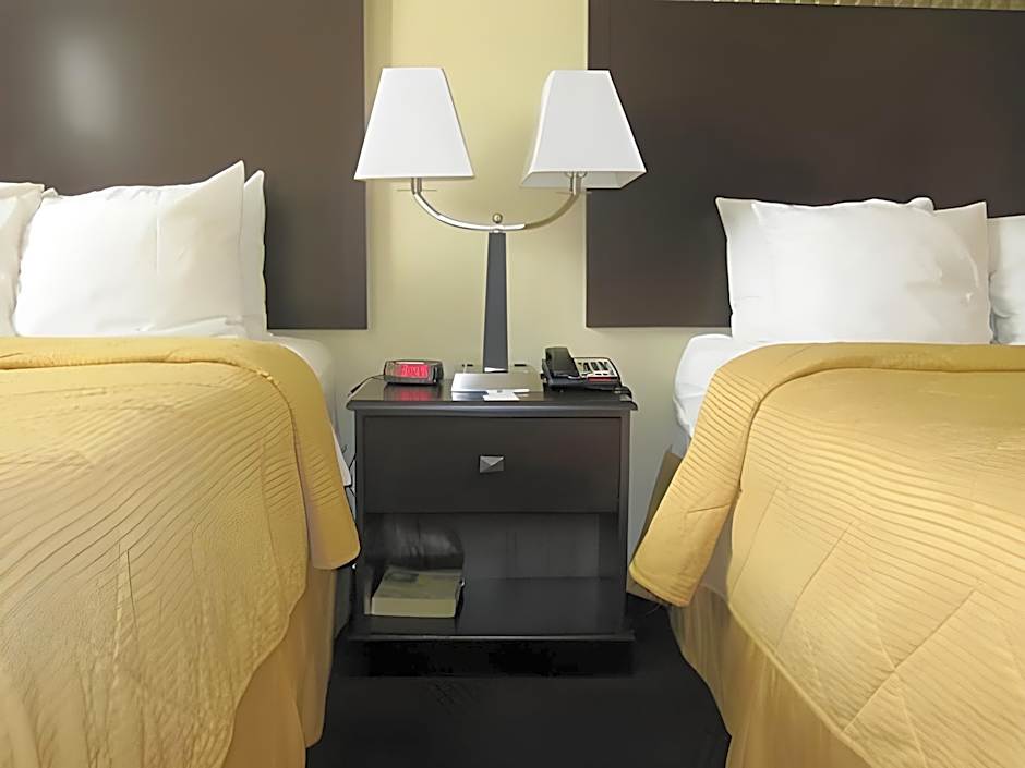 Travelodge by Wyndham Ozone Park