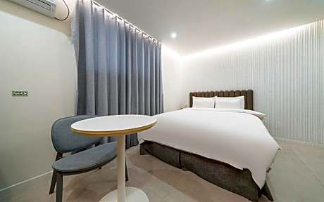 VIP Room - 2 PCs Included