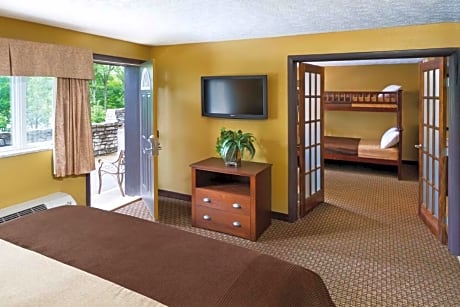 Deluxe Family Suite