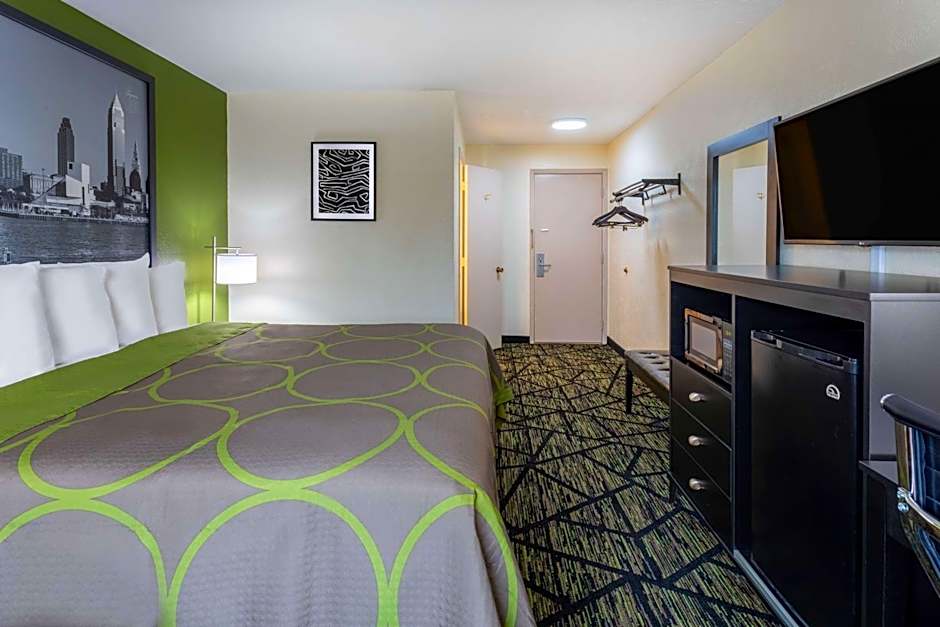 Super 8 by Wyndham Wooster