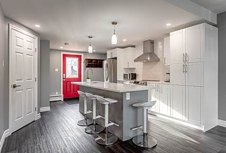 Modern Downtown 3BR 2B Home