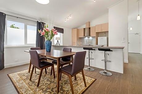 Blue Rosella on Piper