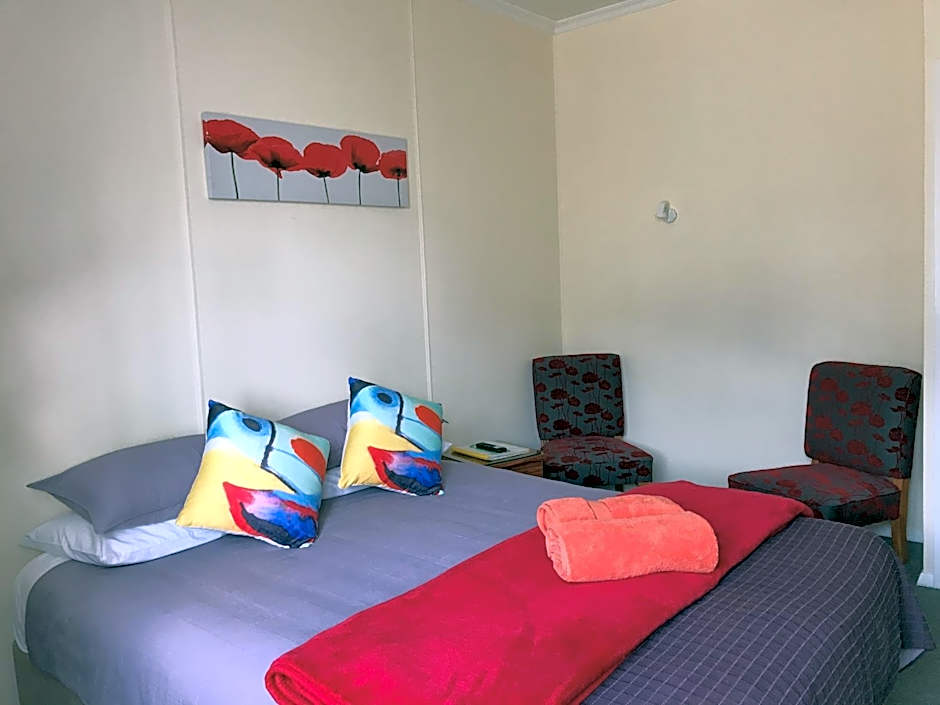 Picton House B&B and Motel