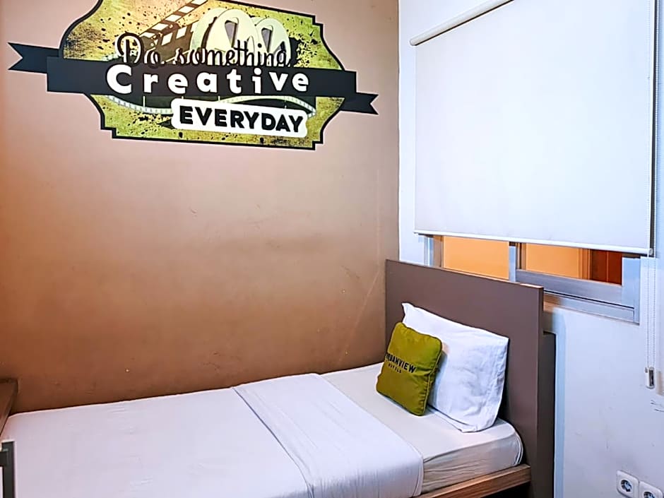 Urbanview Hotel Syariah Graha 8 Bubutan Surabaya