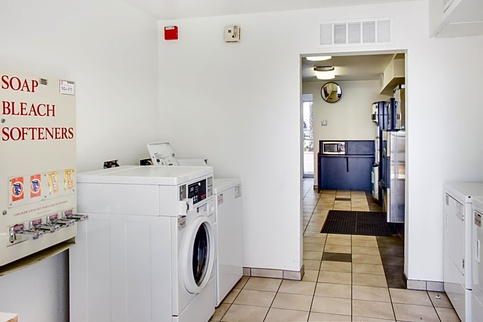 Motel 6-Bakersfield, CA - South