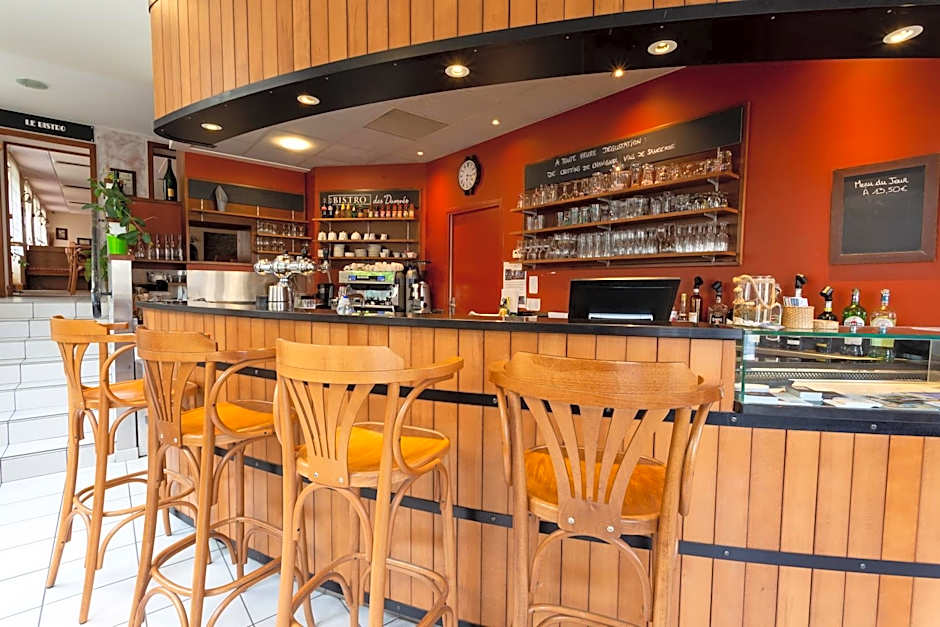 Hôtel Restaurant Famille Bourgeois "La Cote des Monts Damnés"