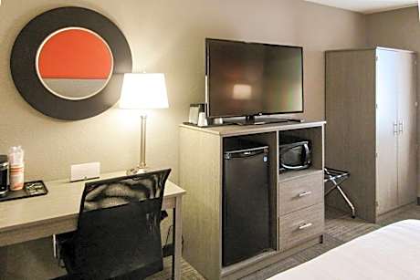 King Room with tub - Accessible/Non-Smoking