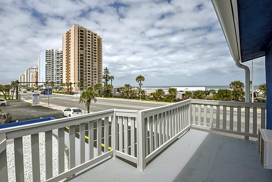 Cozy Studio Suite Near Beach w Kitchenette #3