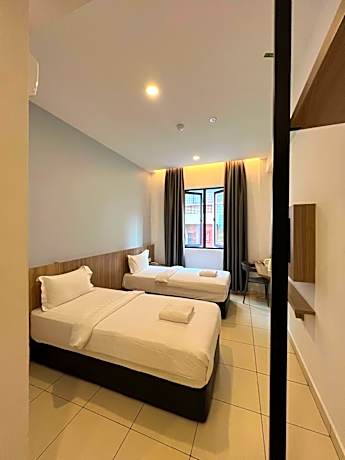 Superior Twin Room with Window