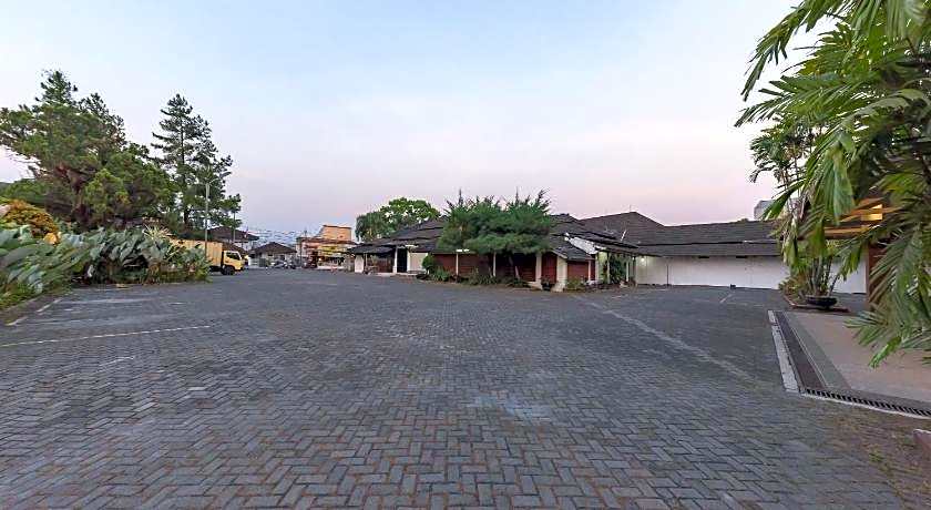 Urbanview Hotel Crown Tasikmalaya by RedDoorz