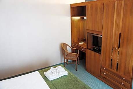 Triple Room with Spa Access