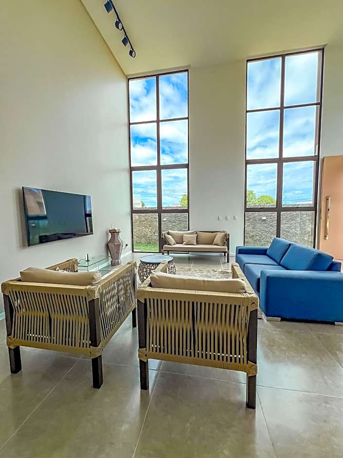 Casa com 4 suítes, piscina, a 20m do mar| Milagres