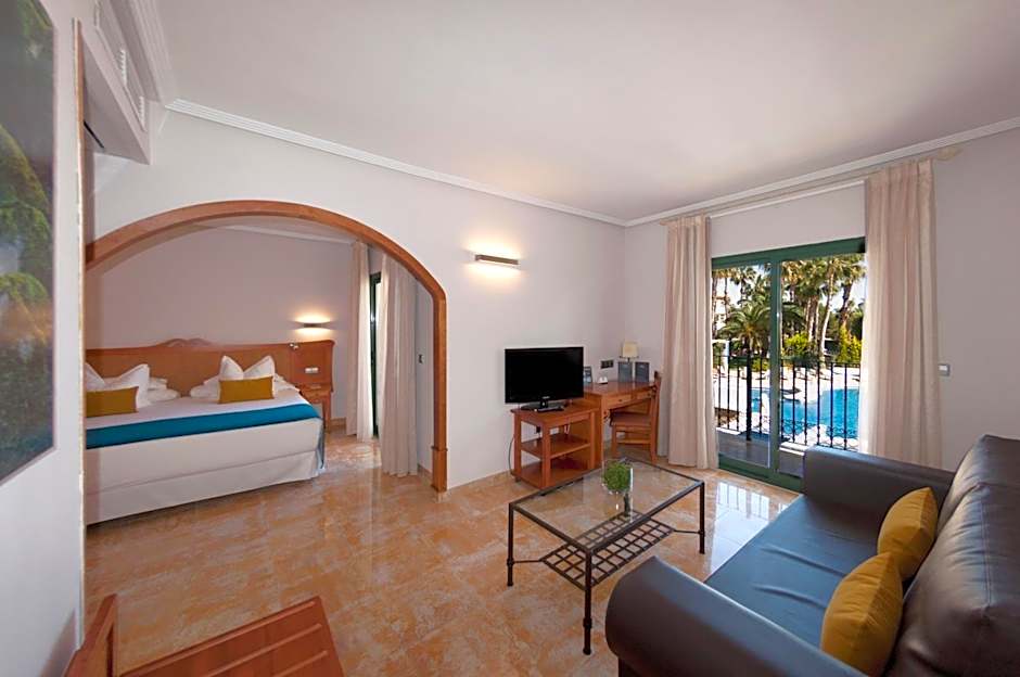 Photo 1 of 5 of Junior Suite, Pool View