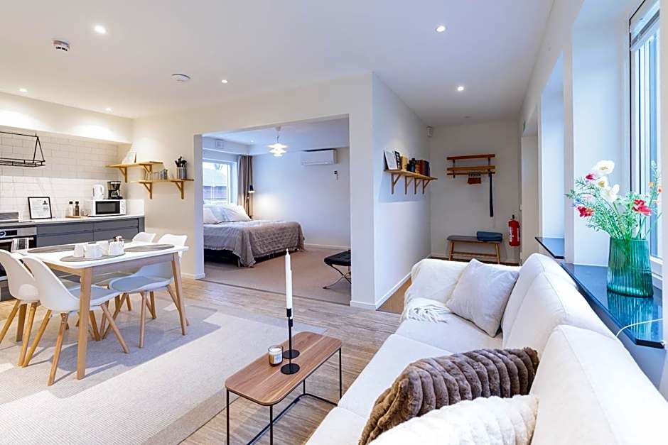 Easy Livin' Apartment Hotel