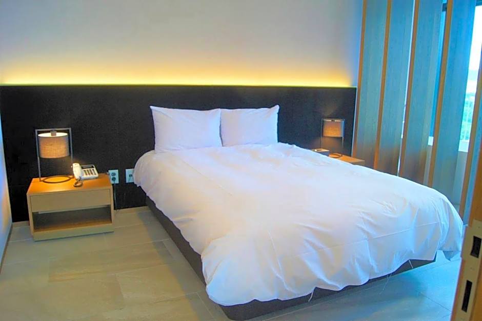 AM Hotel