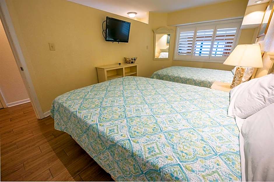 Oceanfront Views, Recently Renovated Kitchen,Pools