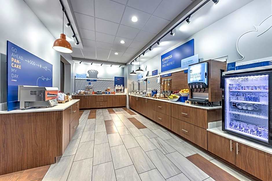 Holiday Inn Express & Suites Moore By IHG