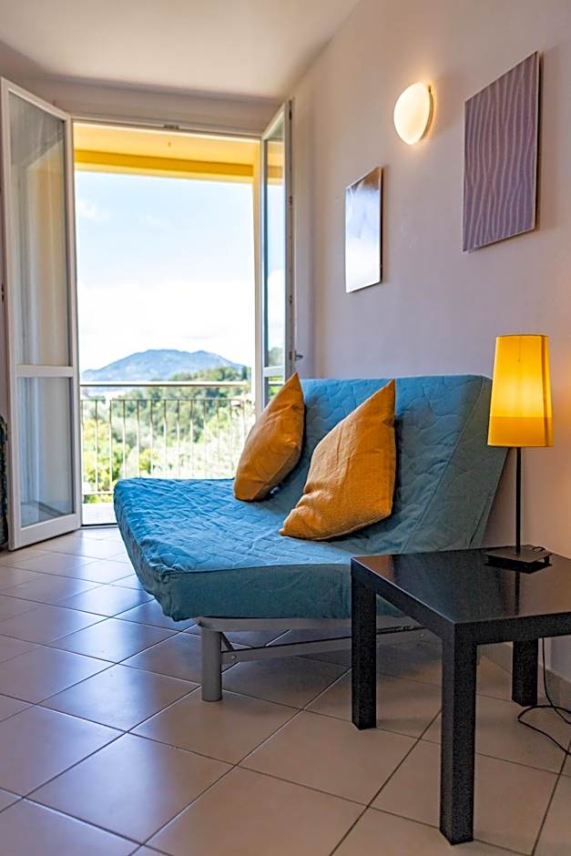 Baia Blu RTA Residence