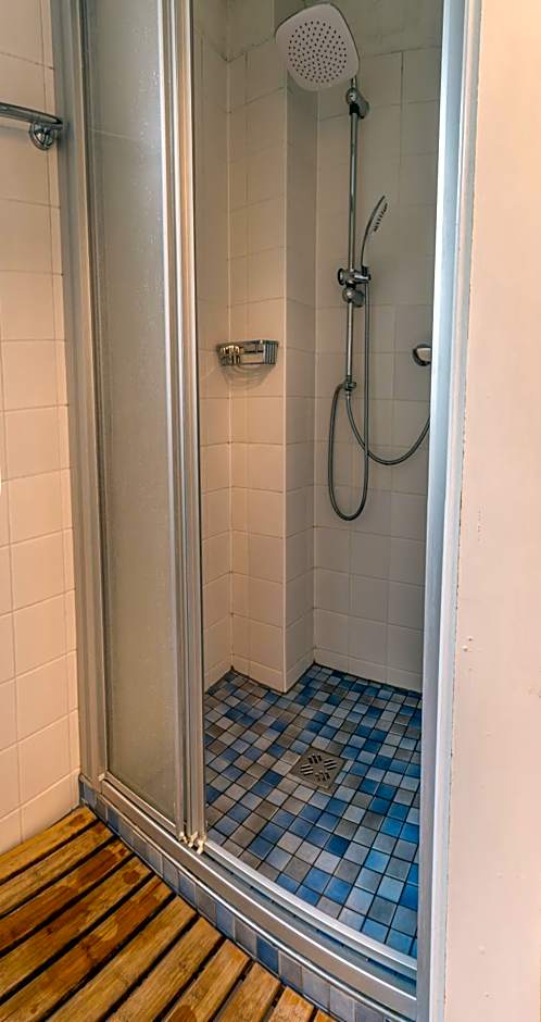 SISHAUS - Private Room Rental