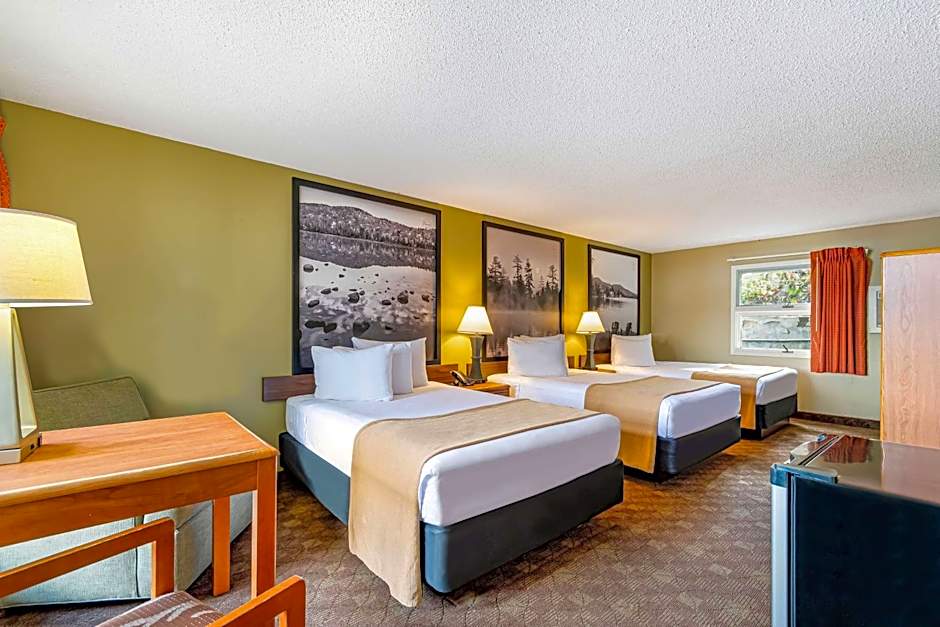 Super 8 by Wyndham Lake George/Downtown