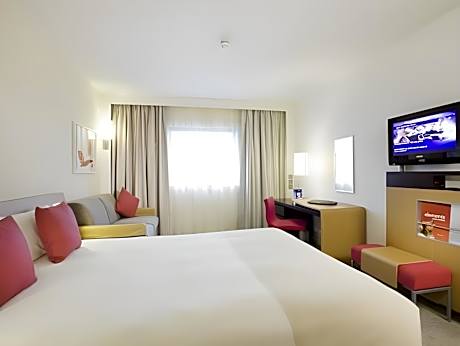 Superior Room with Queen Bed and convertible So fa Bed