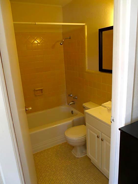 Woodlawn Hills Motel