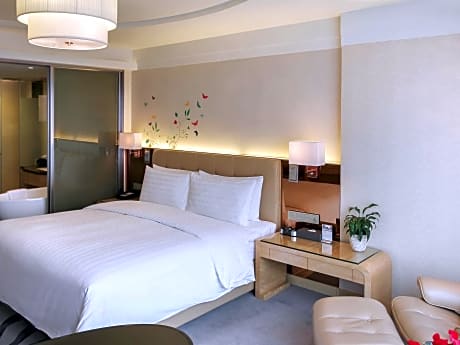 Superior Room with 1 king-size bed, Executive Floor