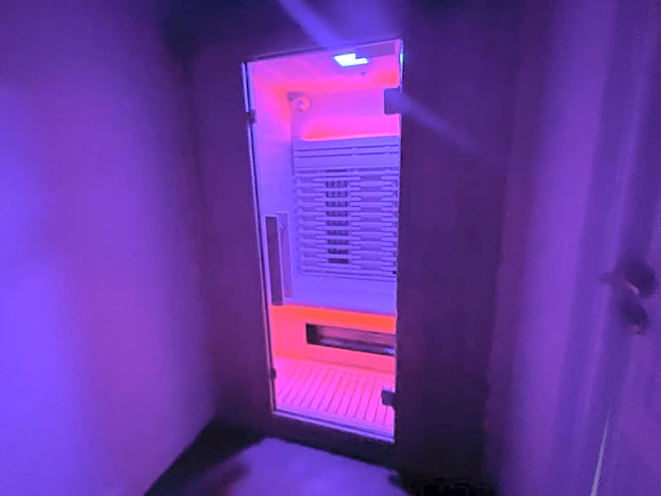 Hôtel & Restaurant - Le Manoir des Cèdres - piscine extérieure et climatisation