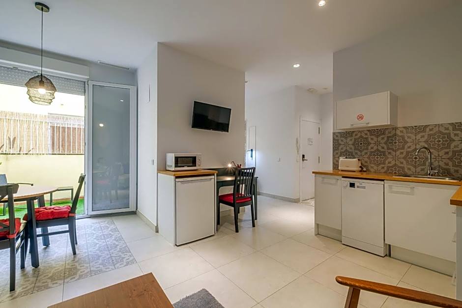 Chic & Comfortable Apartment, Private Terrace