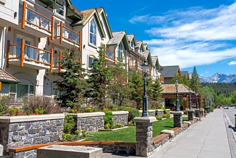 The Rundlestone Lodge