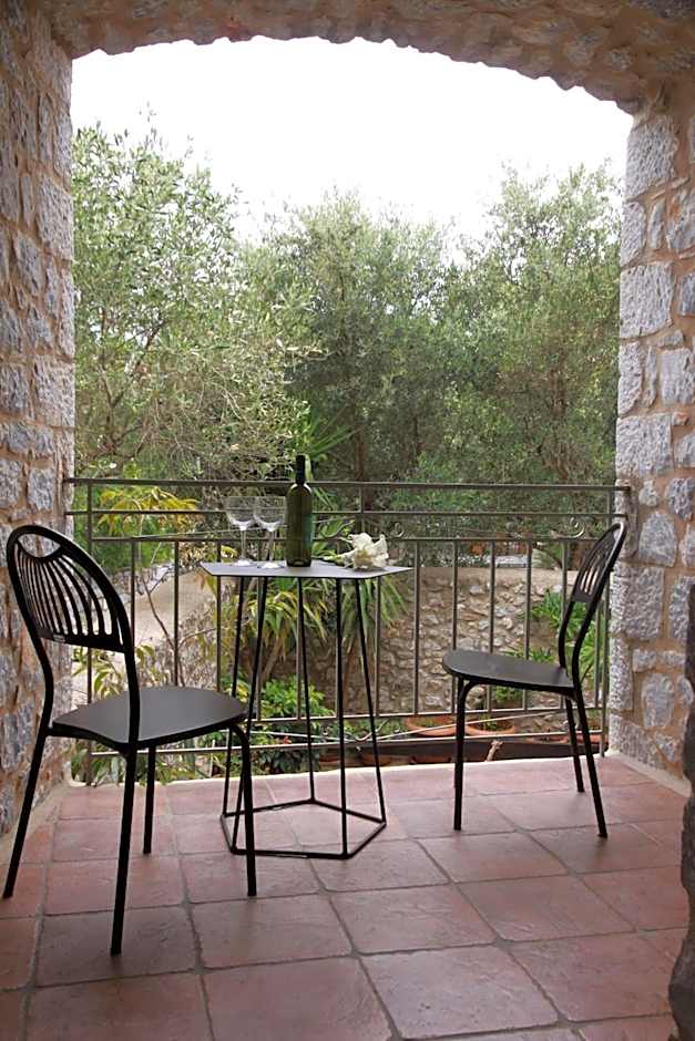 Trapela Areopolis, Boutique Hotel